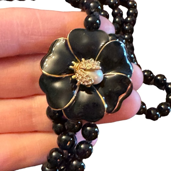 Stella & Dot Black Kelly Pearl Flower Clasp with Pavé Ladybug Necklace - Picture 5 of 13